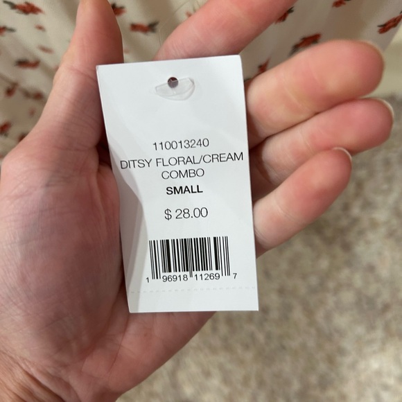 Floral Too - Picture 3 of 3